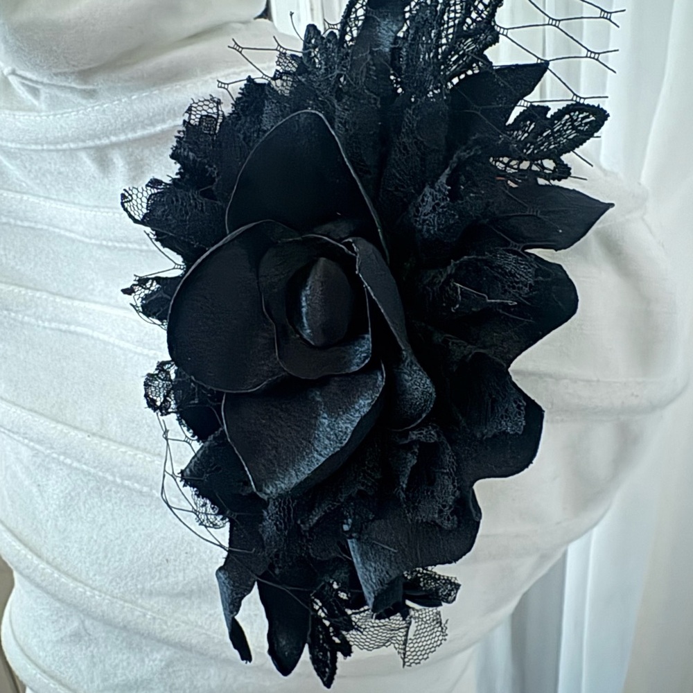 Elegant Black Floral Brooch